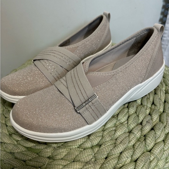 BZEES Niche III Sandnet Beige Shimmer Fabric Comfort Slip On Flat Sneakers - Picture 1 of 9